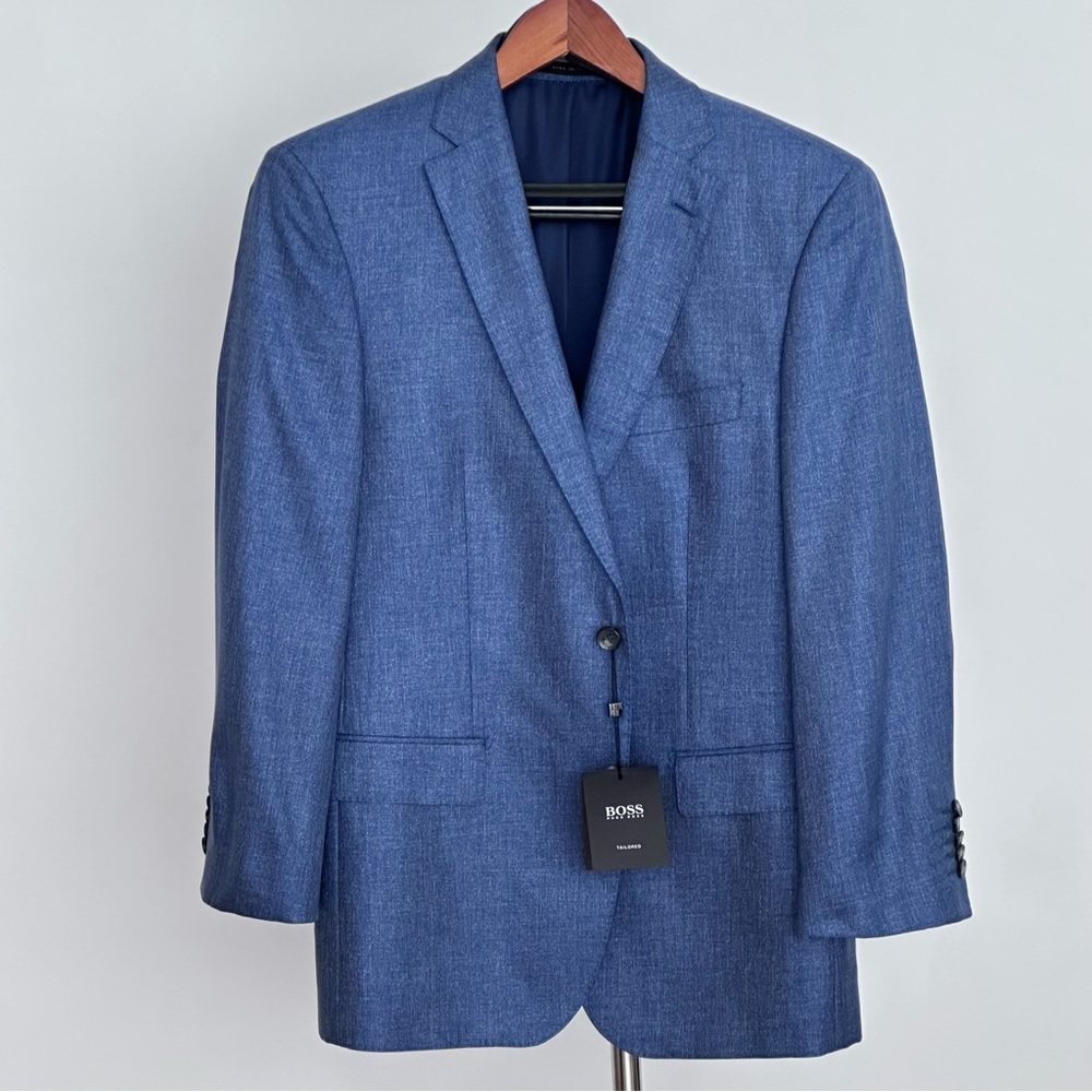 Boss NWT Sport Coat Orig $1195/ Sale: $850
Size 40R ( arms 23.5”L)